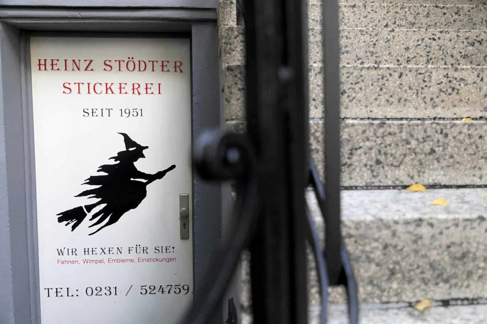 Heinz Stödter Stickerei Eingang